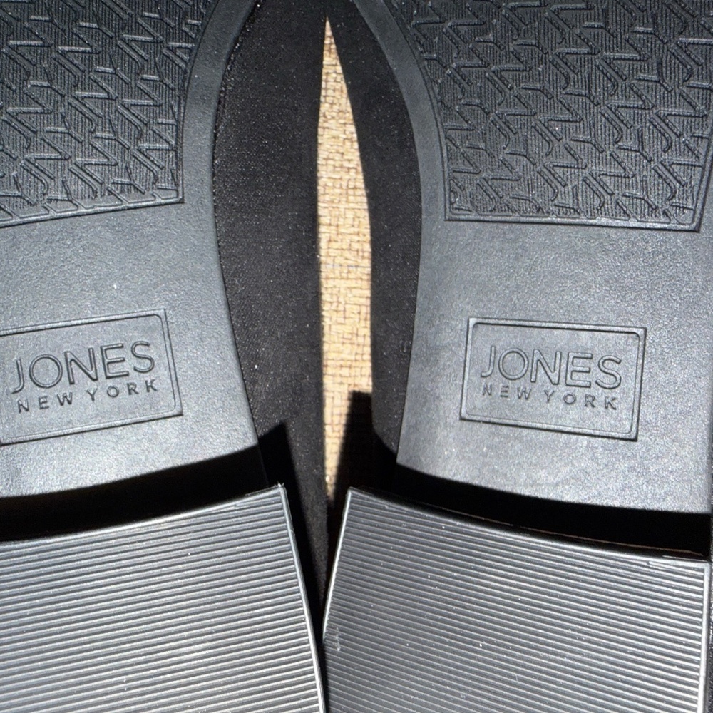 $69.50 Jones New York Women's Quinnie Pointed Toe Embellished Dress Flats size 9 - Picture 11 of 12